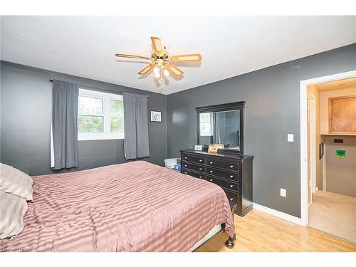 79 Wellbrook Boulevard, Welland, ON - Indoor Photo Showing Bedroom