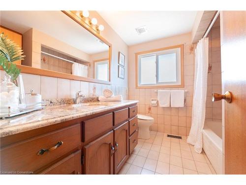 185 Nugent Drive, Hamilton, ON - Indoor Photo Showing Bathroom