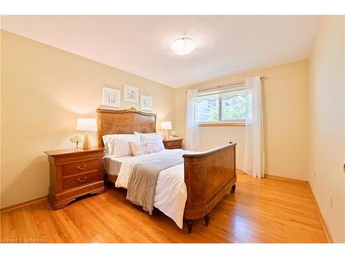 185 Nugent Drive, Hamilton, ON - Indoor Photo Showing Bedroom