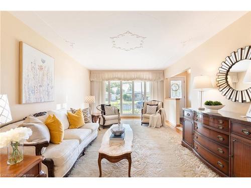 185 Nugent Drive, Hamilton, ON - Indoor Photo Showing Living Room