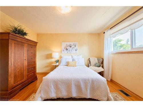 185 Nugent Drive, Hamilton, ON - Indoor Photo Showing Bedroom