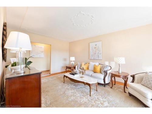 185 Nugent Drive, Hamilton, ON - Indoor Photo Showing Living Room