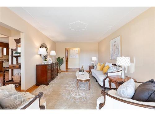 185 Nugent Drive, Hamilton, ON - Indoor Photo Showing Living Room