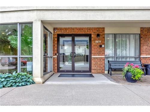 105-5070 Fairview Street, Burlington, ON - Outdoor