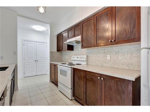 105-5070 Fairview Street, Burlington, ON - Indoor Photo Showing Kitchen With Double Sink