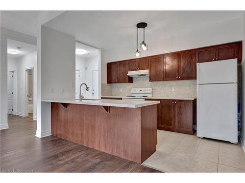 105-5070 Fairview Street, Burlington, ON - Indoor Photo Showing Kitchen