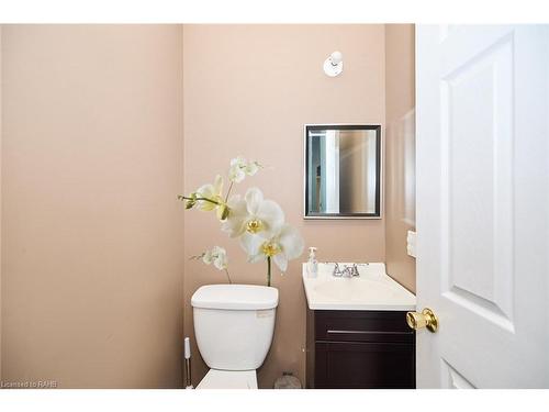 6073 Dixon Street, Niagara Falls, ON - Indoor Photo Showing Bathroom