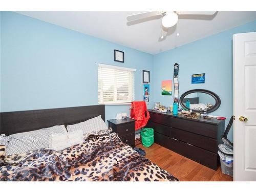 6073 Dixon Street, Niagara Falls, ON - Indoor Photo Showing Bedroom