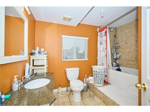 6073 Dixon Street, Niagara Falls, ON - Indoor Photo Showing Bathroom