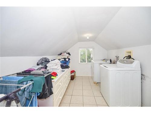 6073 Dixon Street, Niagara Falls, ON - Indoor Photo Showing Laundry Room