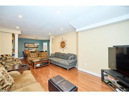 6073 Dixon Street, Niagara Falls, ON - Indoor Photo Showing Living Room