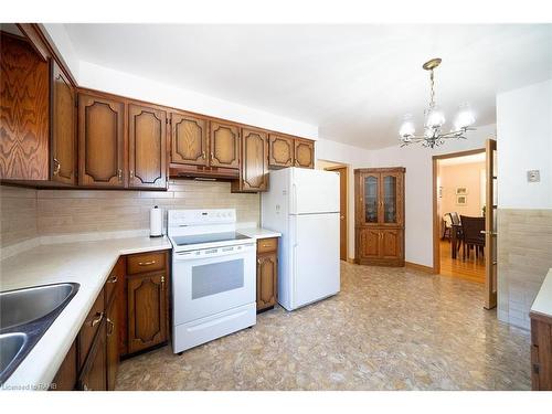 783 Lawrence Road, Hamilton, ON - Indoor Photo Showing Kitchen With Double Sink