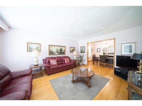 783 Lawrence Road, Hamilton, ON - Indoor Photo Showing Living Room