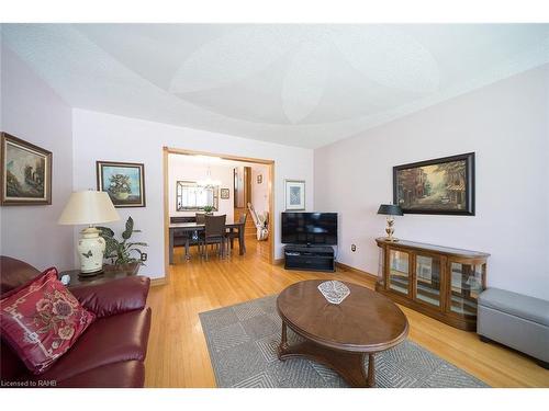 783 Lawrence Road, Hamilton, ON - Indoor Photo Showing Living Room