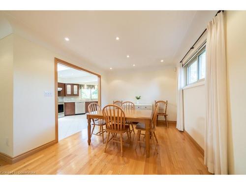 Room4-47 Westminster Avenue, Hamilton, ON - Indoor Photo Showing Dining Room