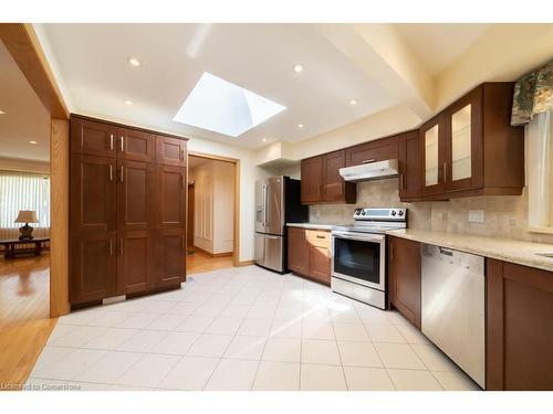 Room4-47 Westminster Avenue, Hamilton, ON - Indoor Photo Showing Kitchen