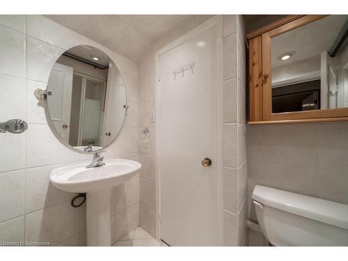 Room4-47 Westminster Avenue, Hamilton, ON - Indoor Photo Showing Bathroom