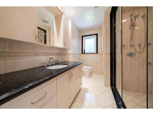 Room4-47 Westminster Avenue, Hamilton, ON - Indoor Photo Showing Bathroom