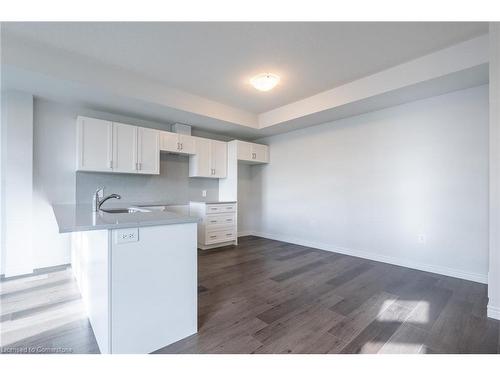 207-2620 Binbrook Road, Hamilton, ON - Indoor Photo Showing Kitchen