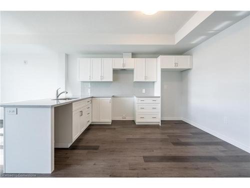 207-2620 Binbrook Road, Hamilton, ON - Indoor Photo Showing Kitchen