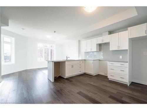 207-2620 Binbrook Road, Hamilton, ON - Indoor Photo Showing Kitchen