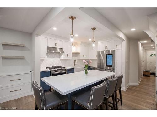 22-1809 Upper Wentworth Street, Hamilton, ON - Indoor Photo Showing Kitchen With Upgraded Kitchen