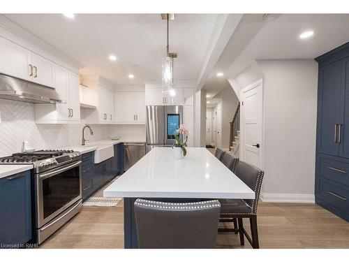 22-1809 Upper Wentworth Street, Hamilton, ON - Indoor Photo Showing Kitchen With Upgraded Kitchen