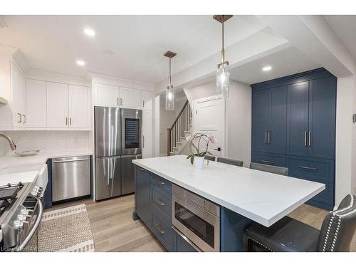 22-1809 Upper Wentworth Street, Hamilton, ON - Indoor Photo Showing Kitchen With Upgraded Kitchen