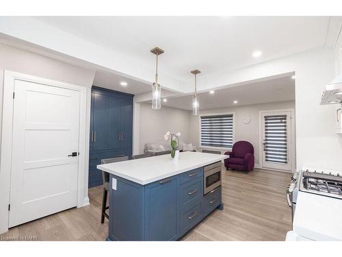 22-1809 Upper Wentworth Street, Hamilton, ON - Indoor Photo Showing Kitchen