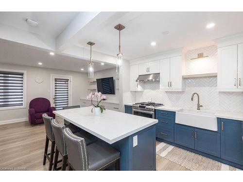 22-1809 Upper Wentworth Street, Hamilton, ON - Indoor Photo Showing Kitchen With Upgraded Kitchen