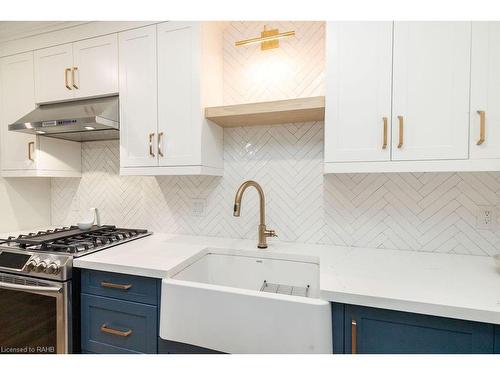 22-1809 Upper Wentworth Street, Hamilton, ON - Indoor Photo Showing Kitchen With Upgraded Kitchen