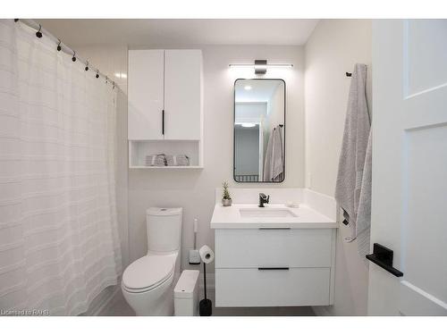 22-1809 Upper Wentworth Street, Hamilton, ON - Indoor Photo Showing Bathroom