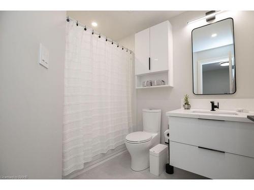 22-1809 Upper Wentworth Street, Hamilton, ON - Indoor Photo Showing Bathroom