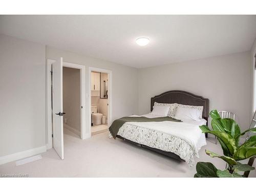 22-1809 Upper Wentworth Street, Hamilton, ON - Indoor Photo Showing Bedroom