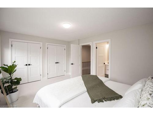 22-1809 Upper Wentworth Street, Hamilton, ON - Indoor Photo Showing Bedroom