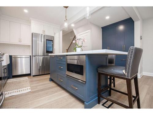 22-1809 Upper Wentworth Street, Hamilton, ON - Indoor Photo Showing Kitchen With Upgraded Kitchen