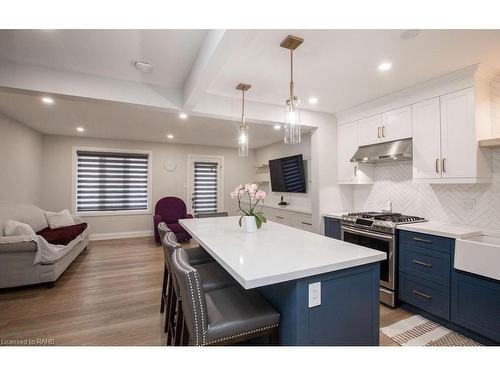 22-1809 Upper Wentworth Street, Hamilton, ON - Indoor Photo Showing Kitchen With Upgraded Kitchen