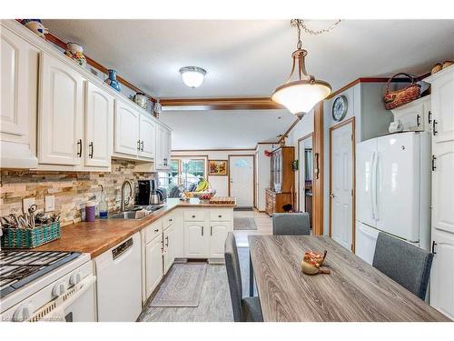 395-3033 Townline Road, Stevensville, ON - Indoor Photo Showing Kitchen