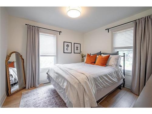 28 Ottawa Street N, Cayuga, ON - Indoor Photo Showing Bedroom