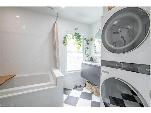 28 Ottawa Street N, Cayuga, ON - Indoor Photo Showing Laundry Room