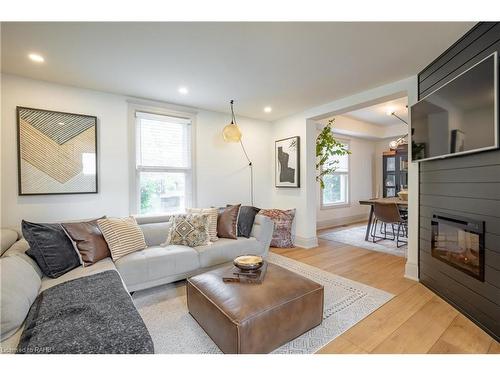 28 Ottawa Street N, Cayuga, ON - Indoor Photo Showing Living Room With Fireplace