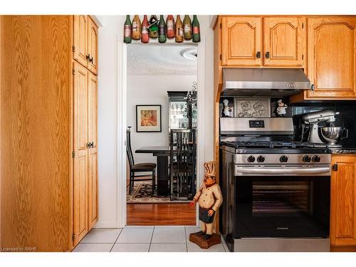 7624 Bernadette Crescent, Niagara Falls, ON - Indoor Photo Showing Kitchen