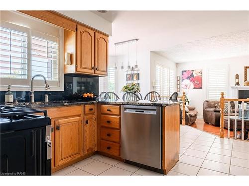 7624 Bernadette Crescent, Niagara Falls, ON - Indoor Photo Showing Kitchen