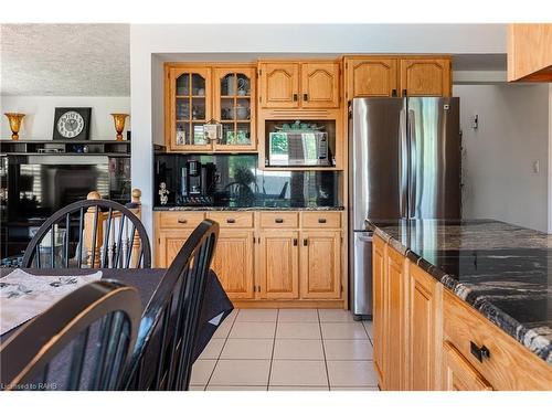 7624 Bernadette Crescent, Niagara Falls, ON - Indoor Photo Showing Kitchen