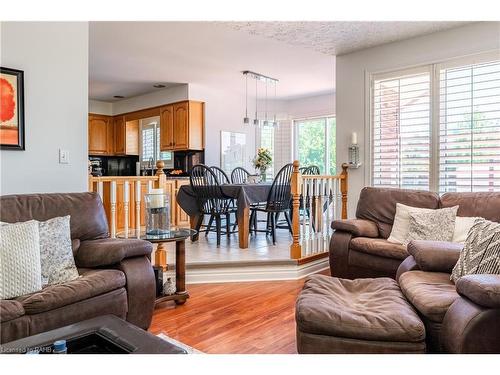 7624 Bernadette Crescent, Niagara Falls, ON - Indoor Photo Showing Living Room