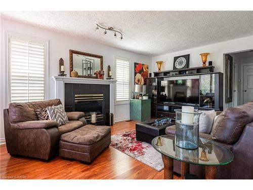 7624 Bernadette Crescent, Niagara Falls, ON - Indoor Photo Showing Living Room With Fireplace