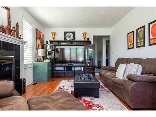 7624 Bernadette Crescent, Niagara Falls, ON - Indoor Photo Showing Living Room With Fireplace