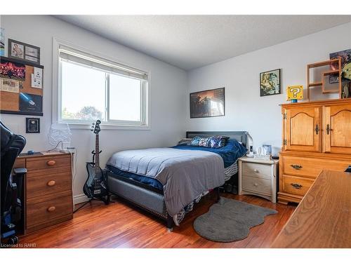 7624 Bernadette Crescent, Niagara Falls, ON - Indoor Photo Showing Bedroom