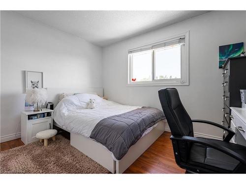 7624 Bernadette Crescent, Niagara Falls, ON - Indoor Photo Showing Bedroom