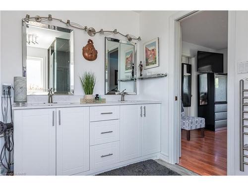 7624 Bernadette Crescent, Niagara Falls, ON - Indoor Photo Showing Bathroom